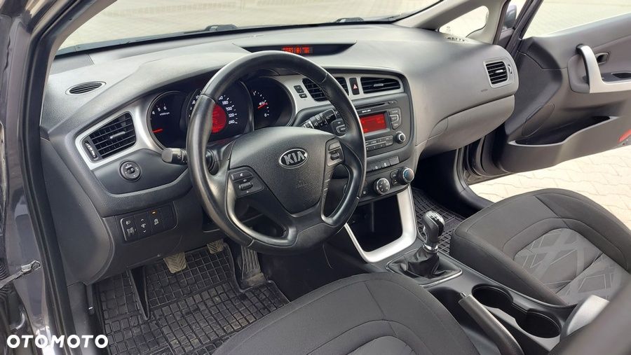 Kia Ceed - 11