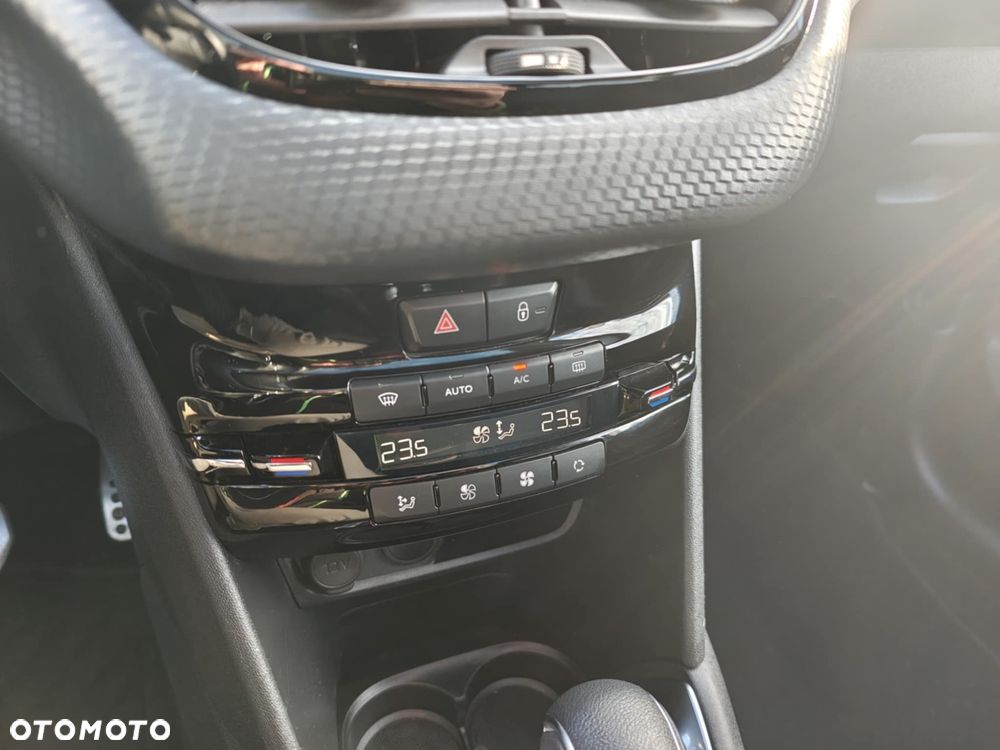 Peugeot 208 PureTech 110 Stop & Start EAT6 Allure - 19