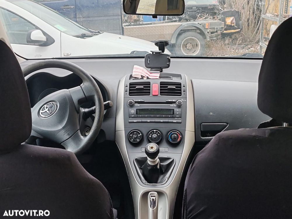 Toyota Auris 1.3 Dual VVT-i Terra - 1