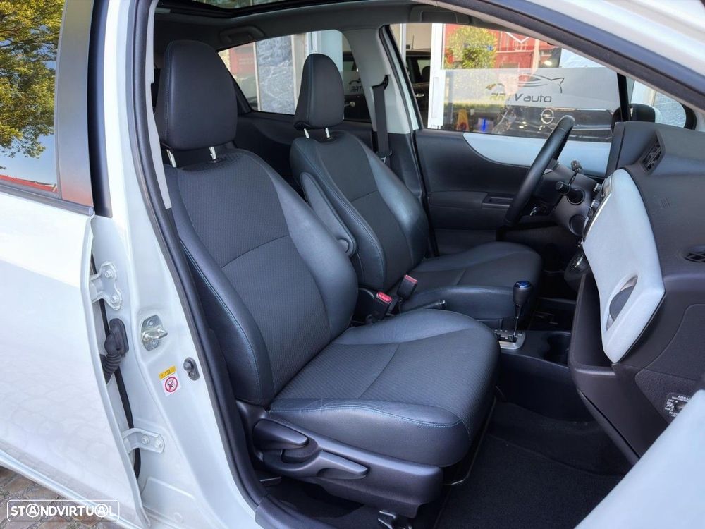 Toyota Yaris 1.5 HSD Comfort +P.Style+Navi - 17