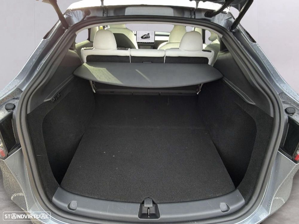 Tesla Model Y Long-Range RWD - 15