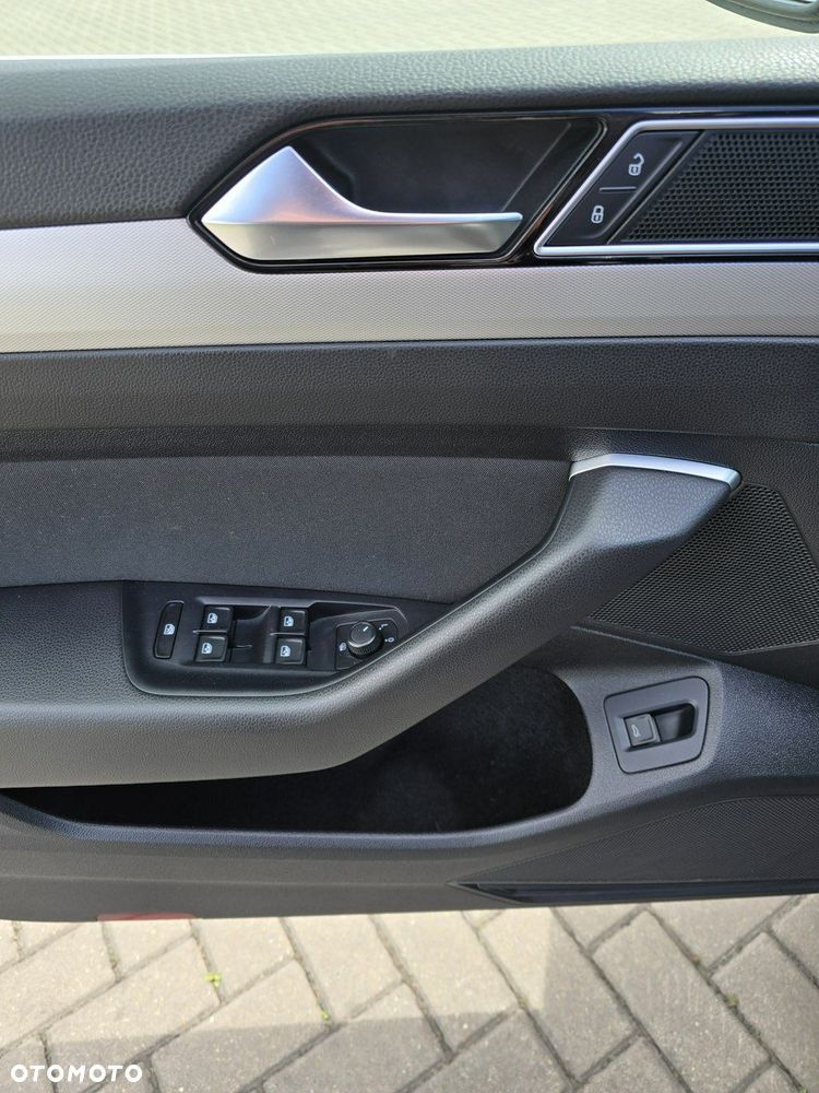 Volkswagen Passat - 14
