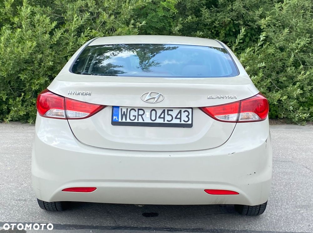 Hyundai Elantra - 6