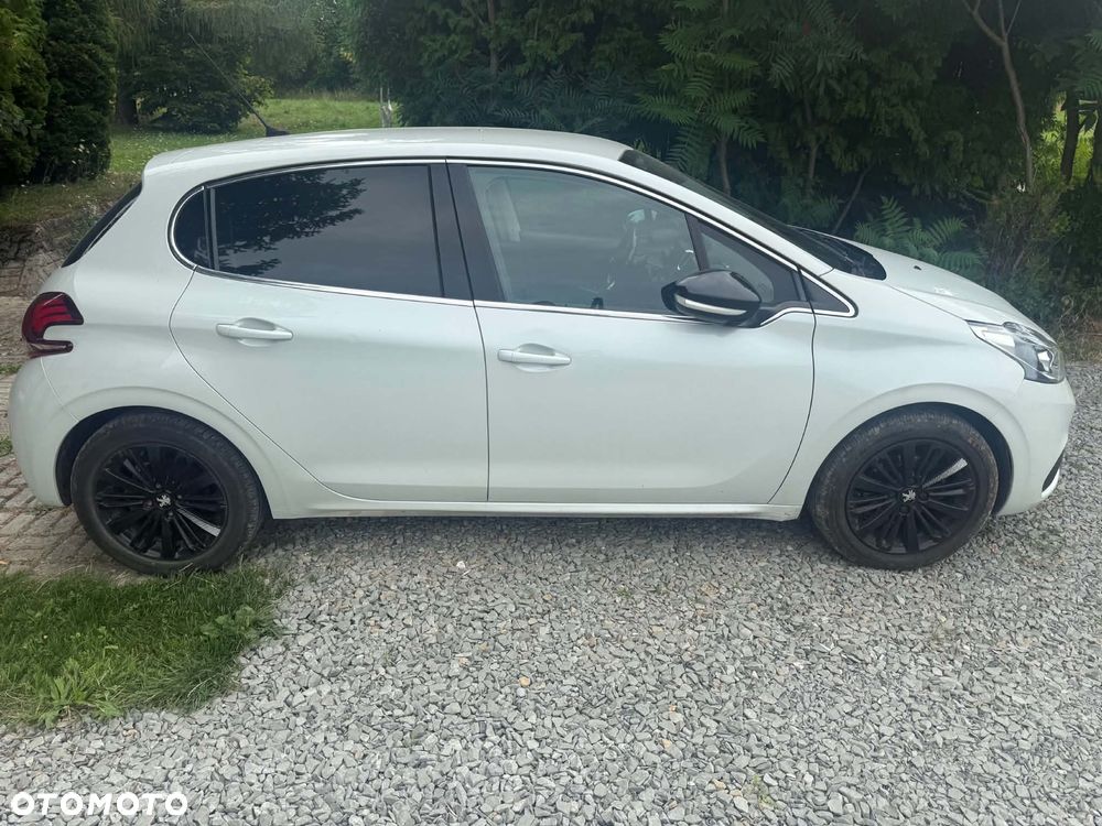Peugeot 208 1.2 PureTech Allure S&S EAT6 - 5
