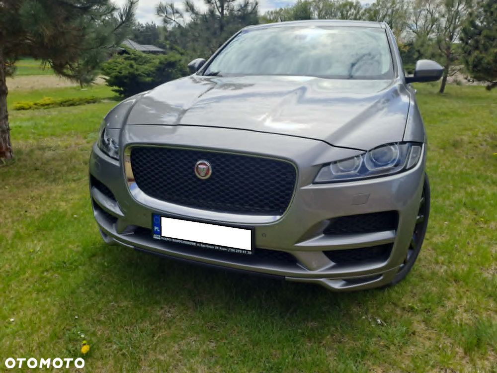 Jaguar F-Pace 30t AWD Prestige - 4
