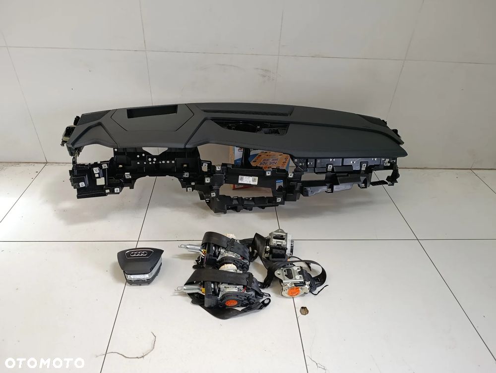 Deska konsola poduszki pasy eu head up #1 Audi Q8 e-tron etron lift - 1