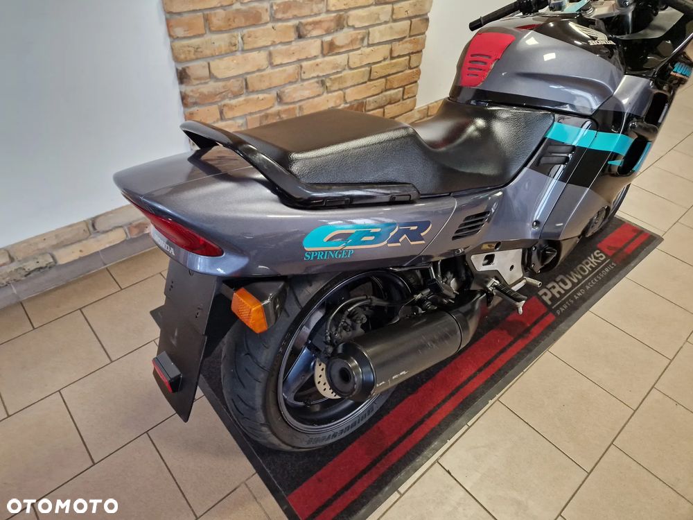 Honda CBR - 33