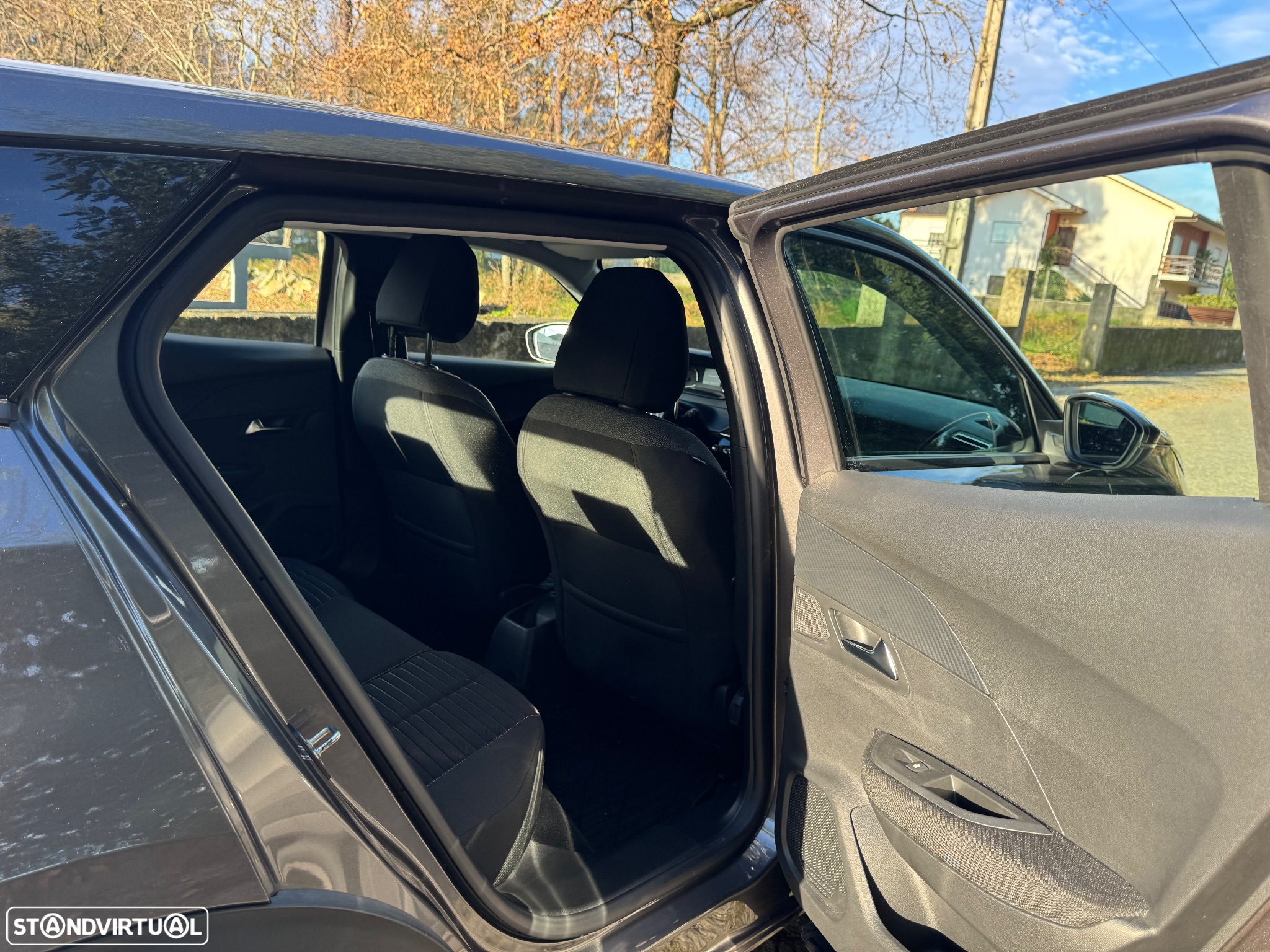 Peugeot 2008 1.2 PureTech Active Pack EAT8 - 10