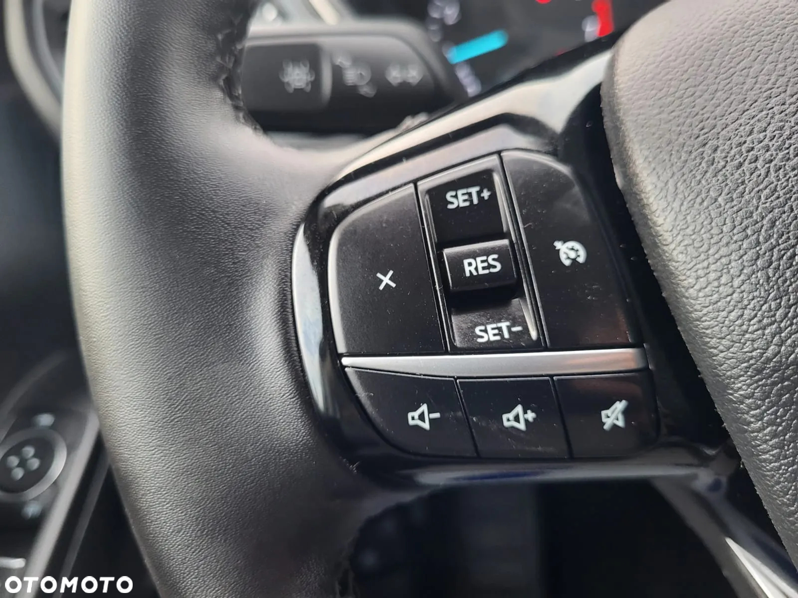 Ford Kuga - 12