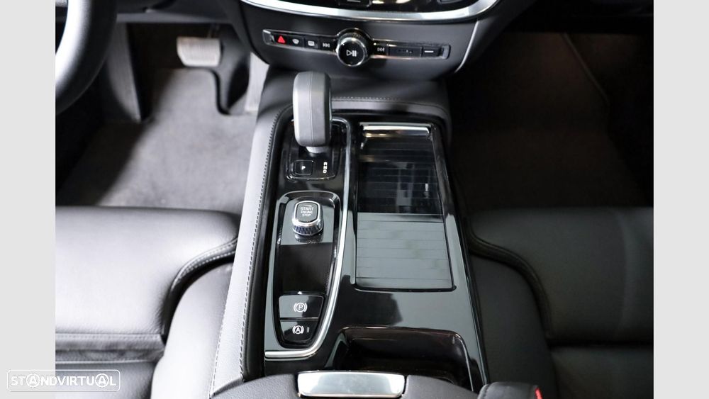 Volvo V60 2.0 T6 AWD TE Plus Dark — fotografia 12