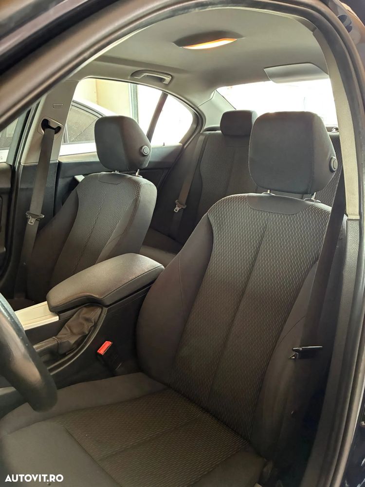 BMW Seria 3 320i Aut. - 9