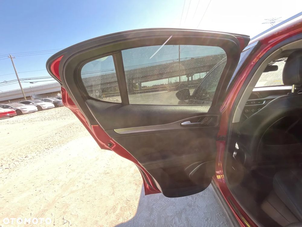 Alfa Romeo Stelvio - 16