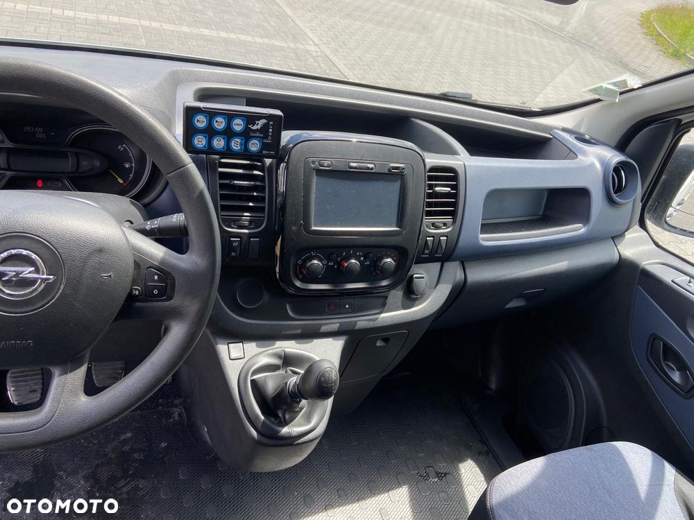 Opel Ambulans Karetka vivaro - 13