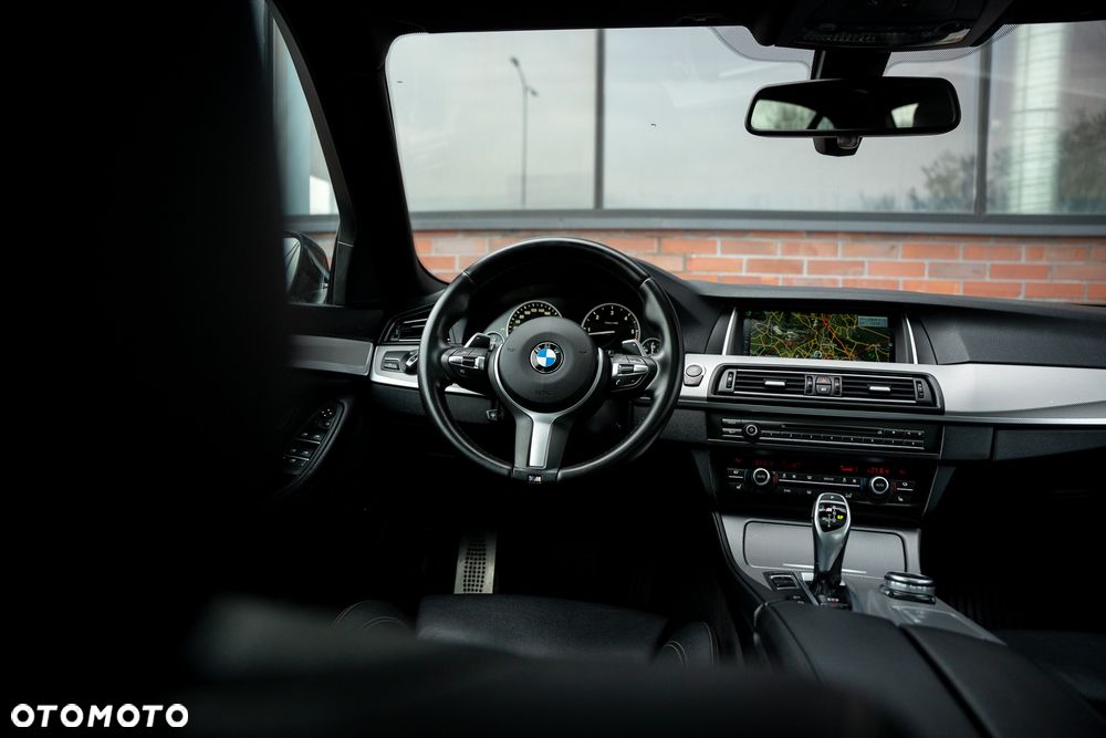 BMW Seria 5 M550d xDrive Sport-Aut - 29