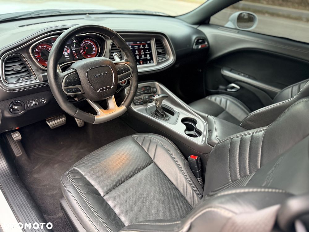 Dodge Challenger 6.2 Hellcat - 16