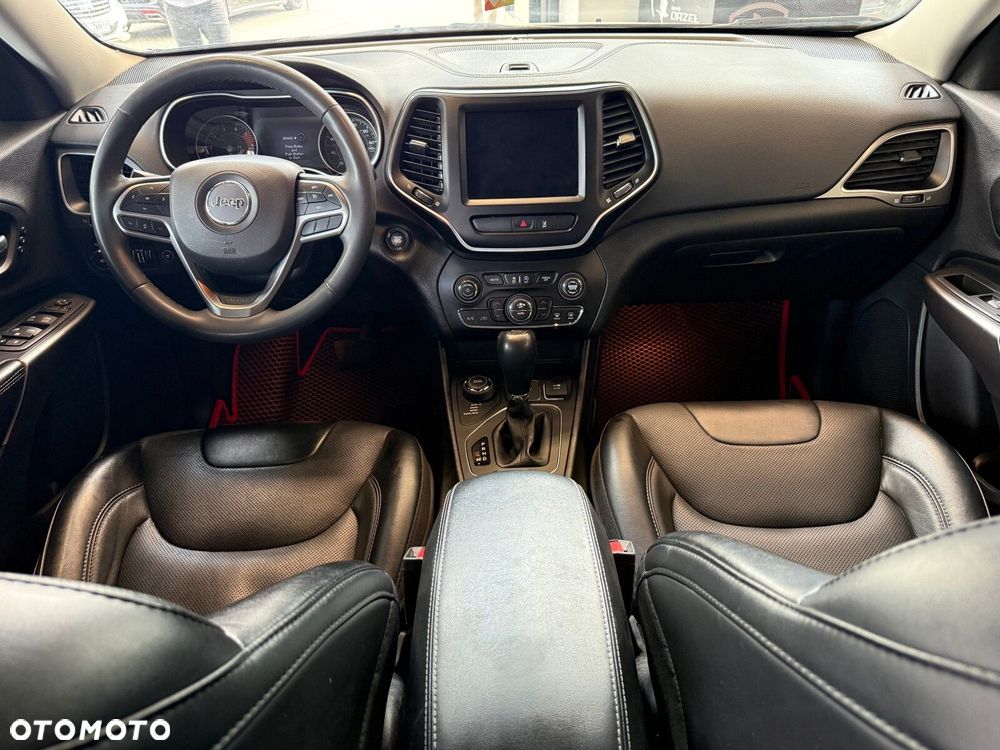 Jeep Cherokee - 16