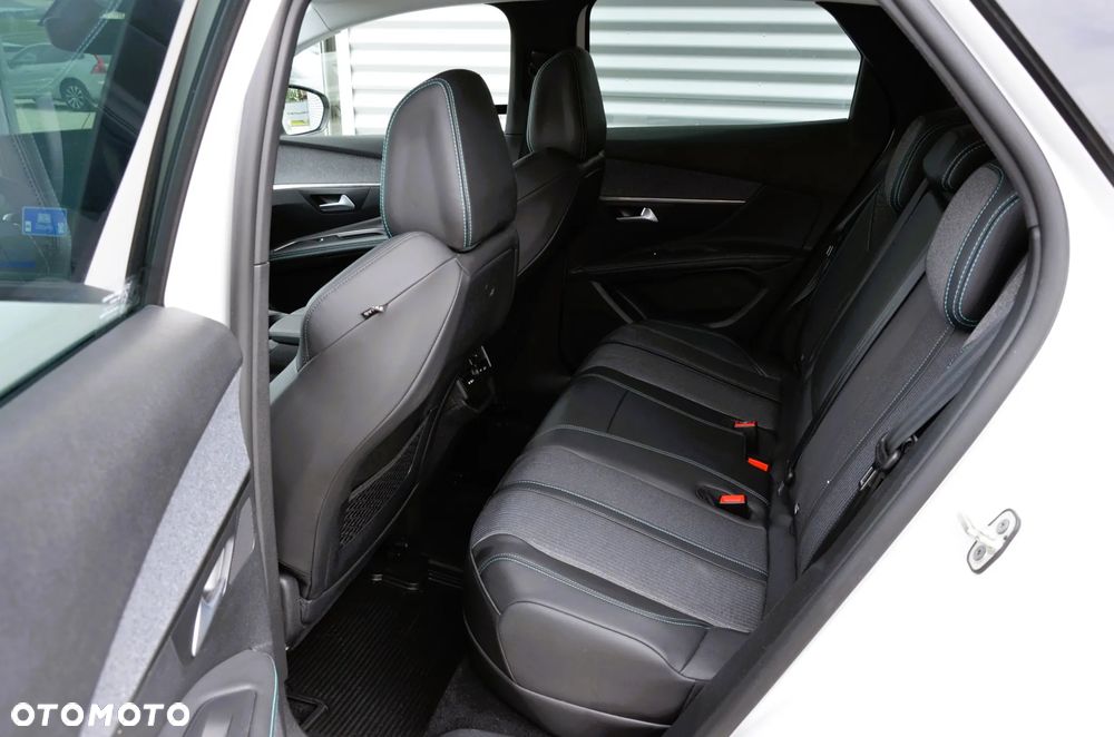 Peugeot 3008 1.6 PureTech Hybrid4 PHEV Allure S&S EAT8 - 17