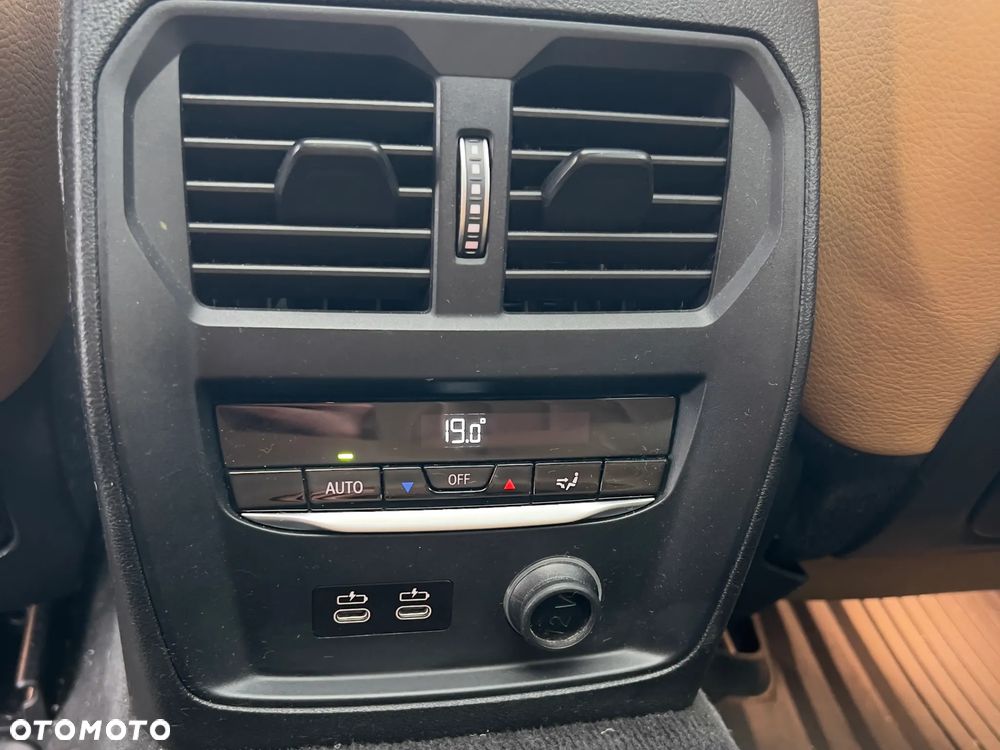 BMW Seria 3 330i Sport Line sport - 30