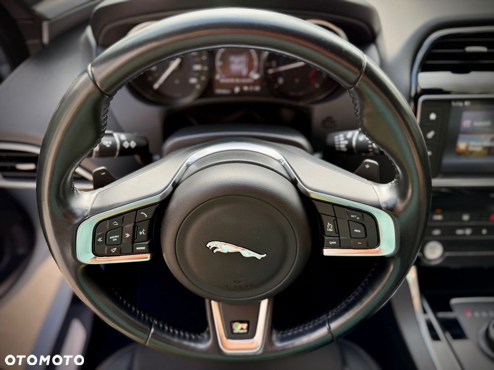 Jaguar XE 2.0 D R-Sport - 34