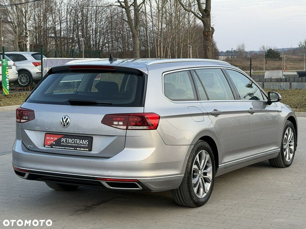 Volkswagen Passat - 11