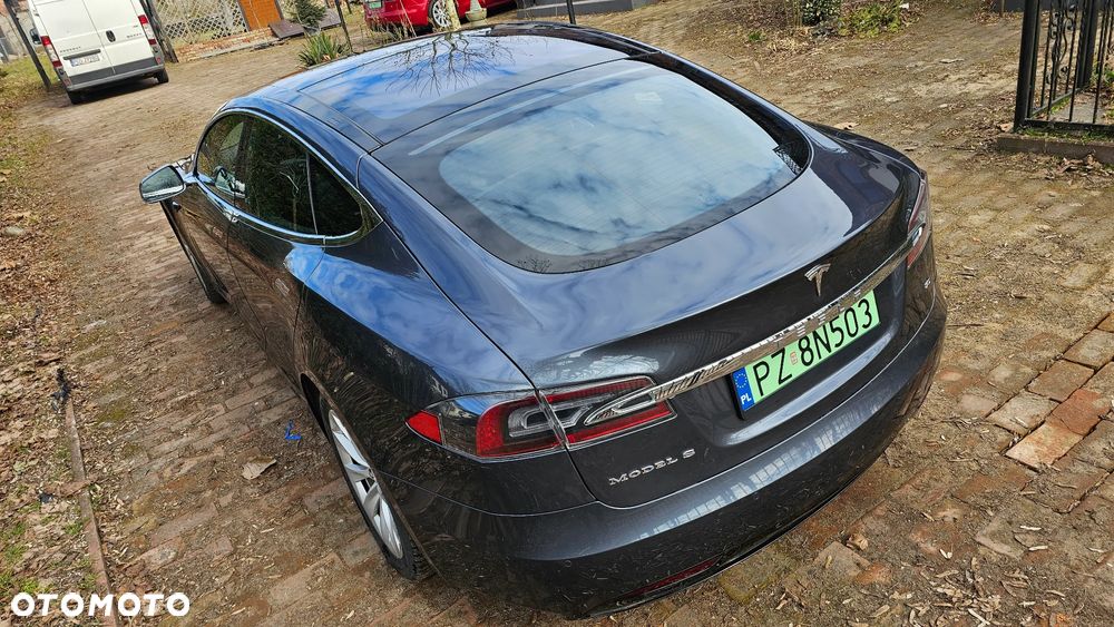Tesla Model S - 10