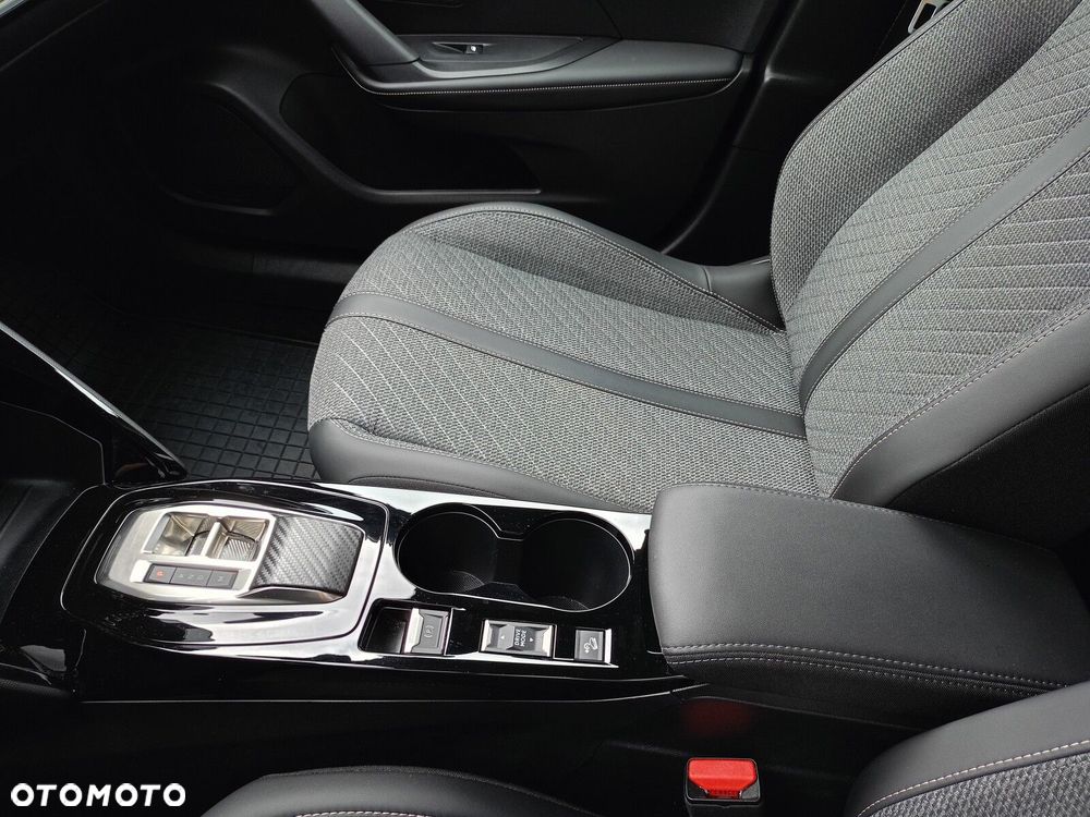 Peugeot 2008 1.2 PureTech Allure S&S EAT8 - 12