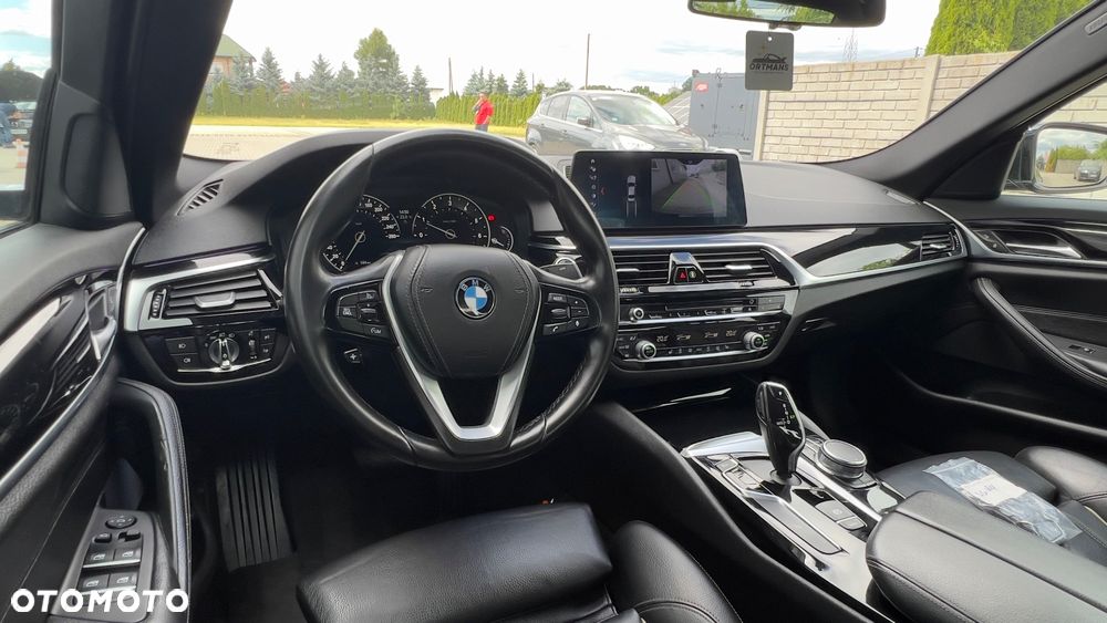 BMW Seria 5 520i Sport Line - 39