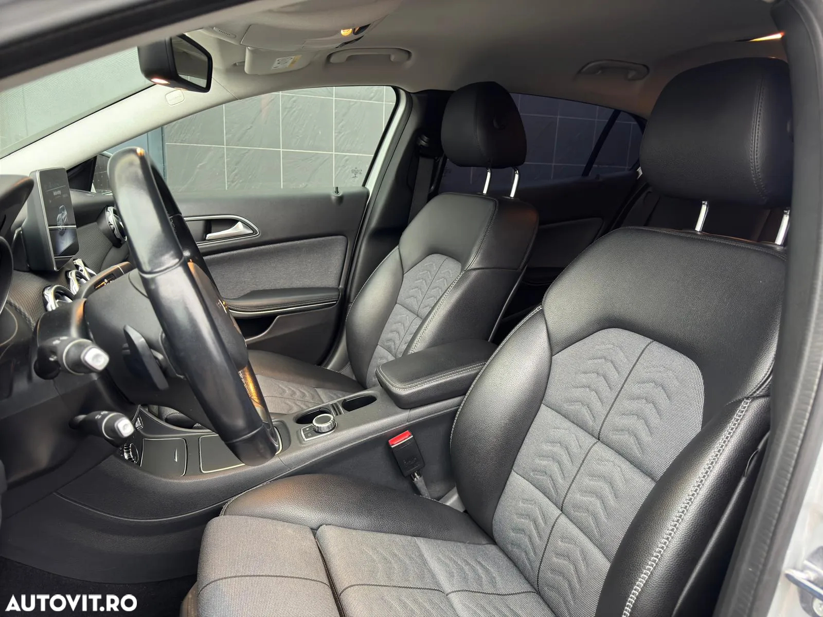 Mercedes-Benz GLA 250 4Matic 7G-DCT Peak Edition - 13
