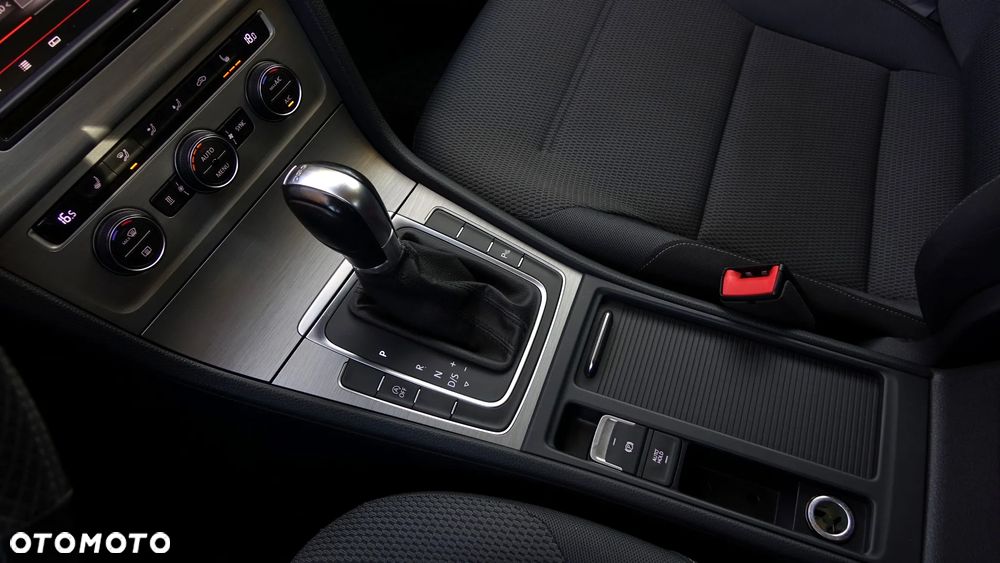 Volkswagen Golf 1.6 BlueTDI DSG Comfortline - 20