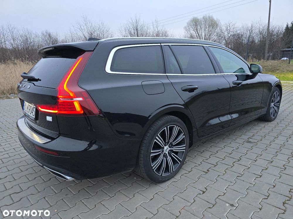 Volvo V60 T6 AWD Plug-In Hybrid Essential - 4