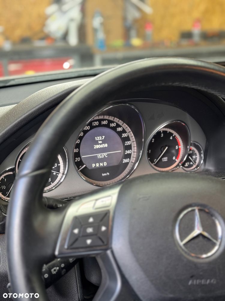 Mercedes-Benz Klasa E 220 BlueTEC 4Matic 7G-TRONIC Avantgarde - 24