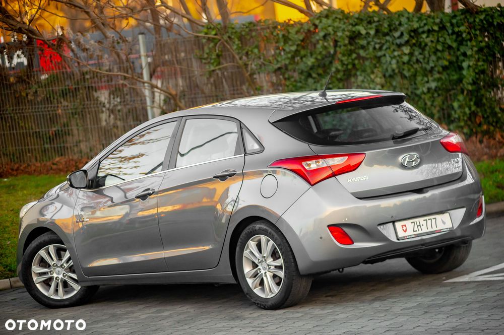 Hyundai i30 blue 1.6 GDI Passion - 12