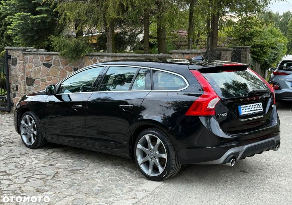 Volvo V60 D2 R-Design - 6