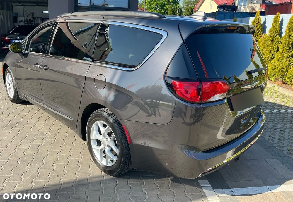 Chrysler Pacifica - 3