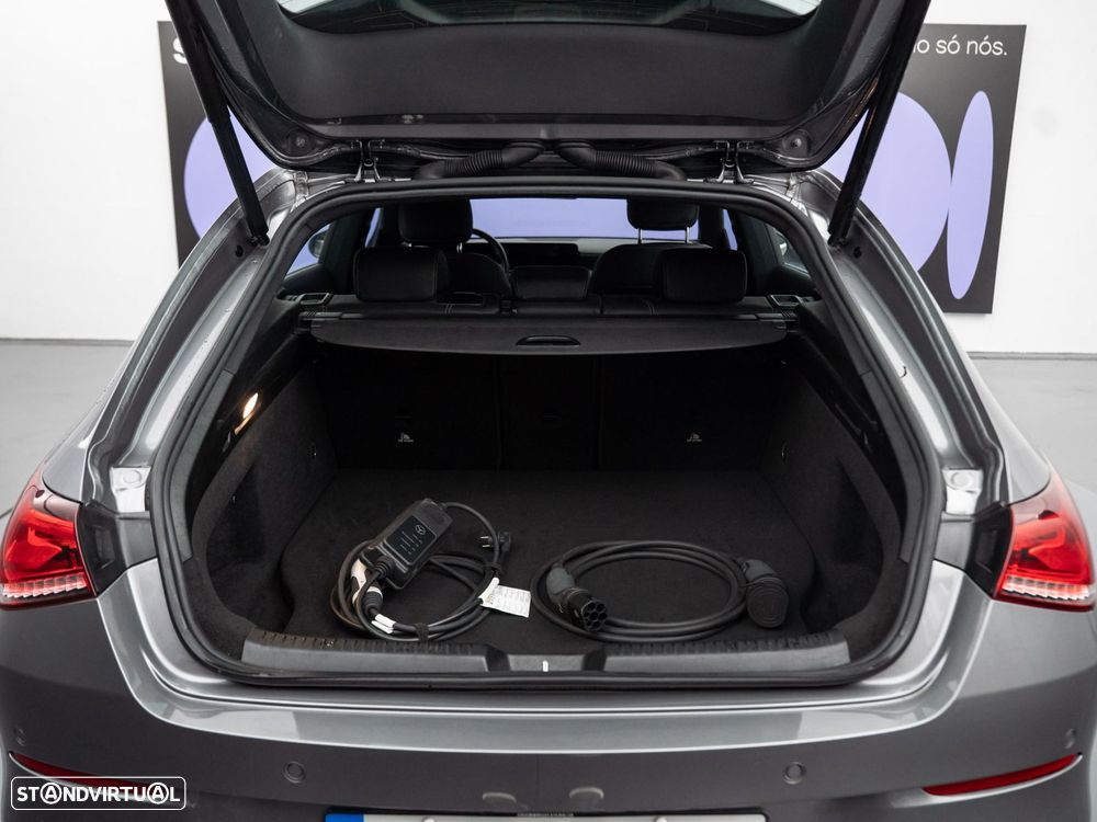 Mercedes-Benz CLA 250 e Shooting Brake Style Plus - 11