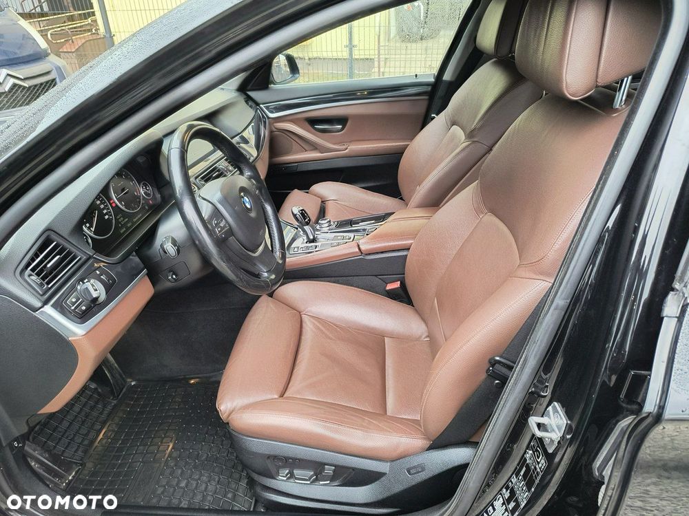 BMW Seria 5 525d xDrive Luxury Line - 9