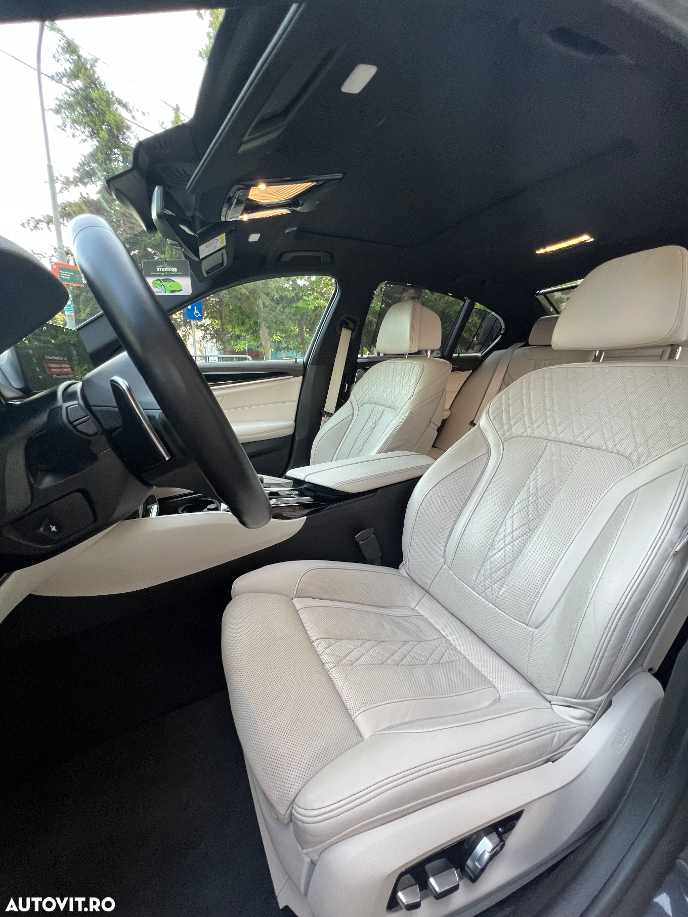 BMW Seria 5 550i xDrive - 11