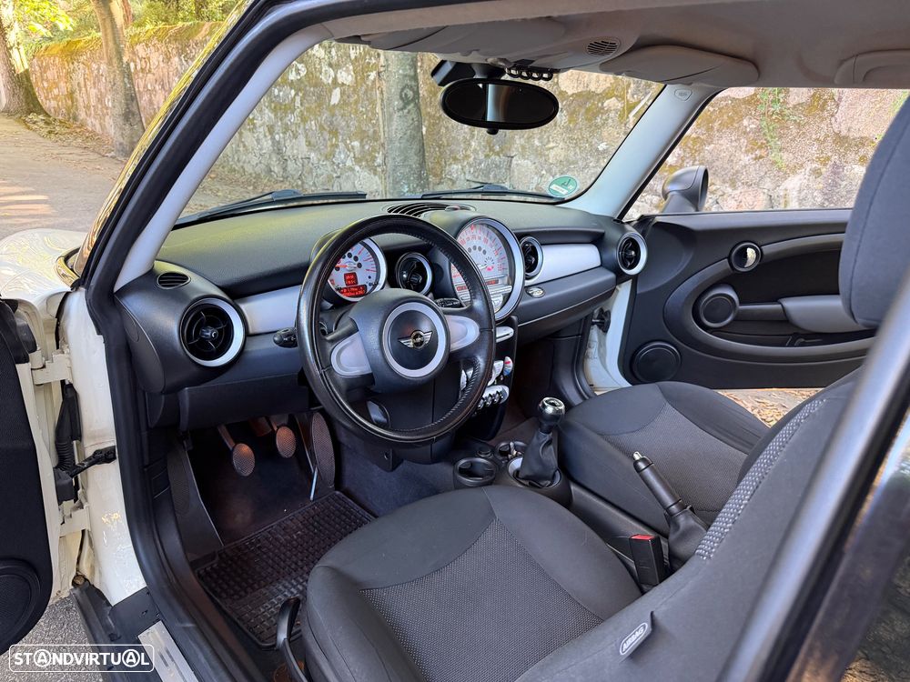 MINI 3 Portas One - 18