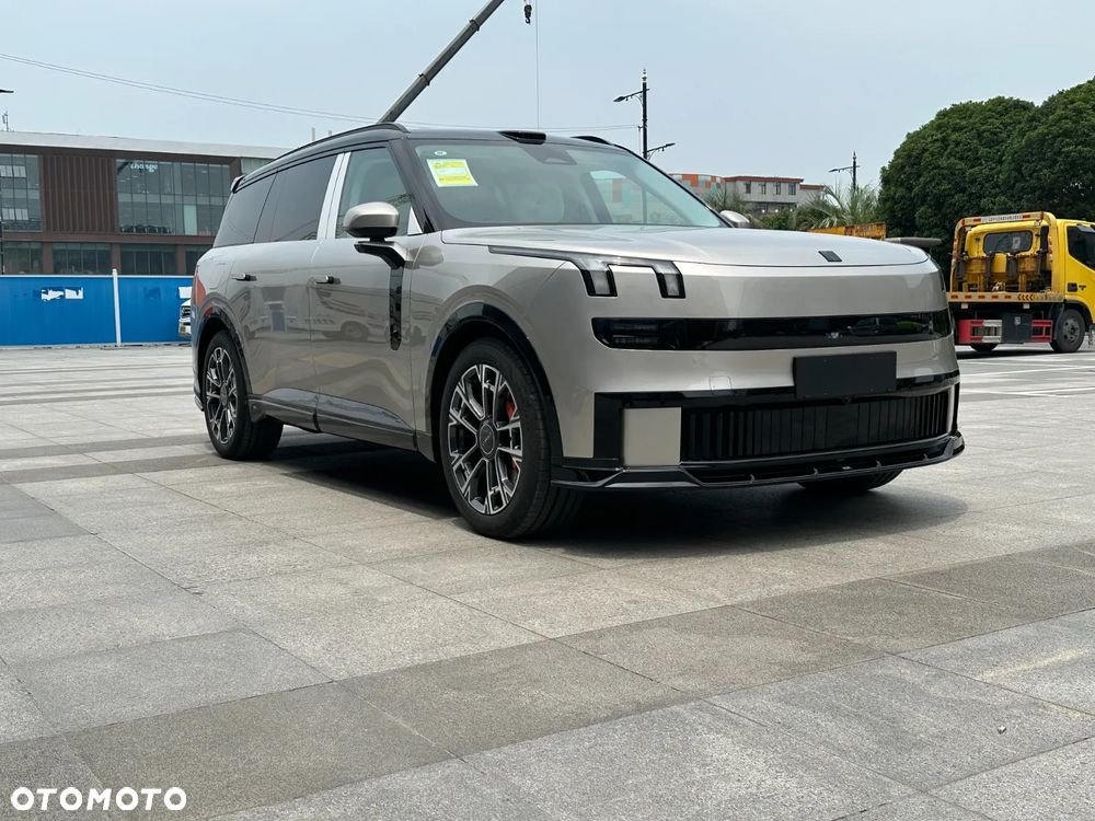 Lynk & Co 900 - 1