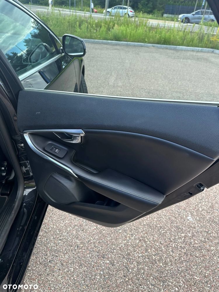 Volvo V40 T3 R Design - 20