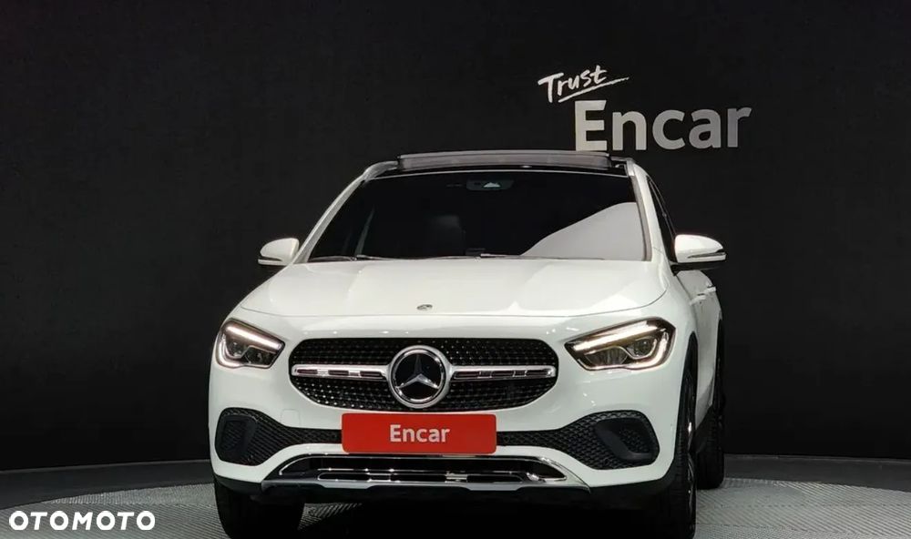 Mercedes-Benz GLA - 4