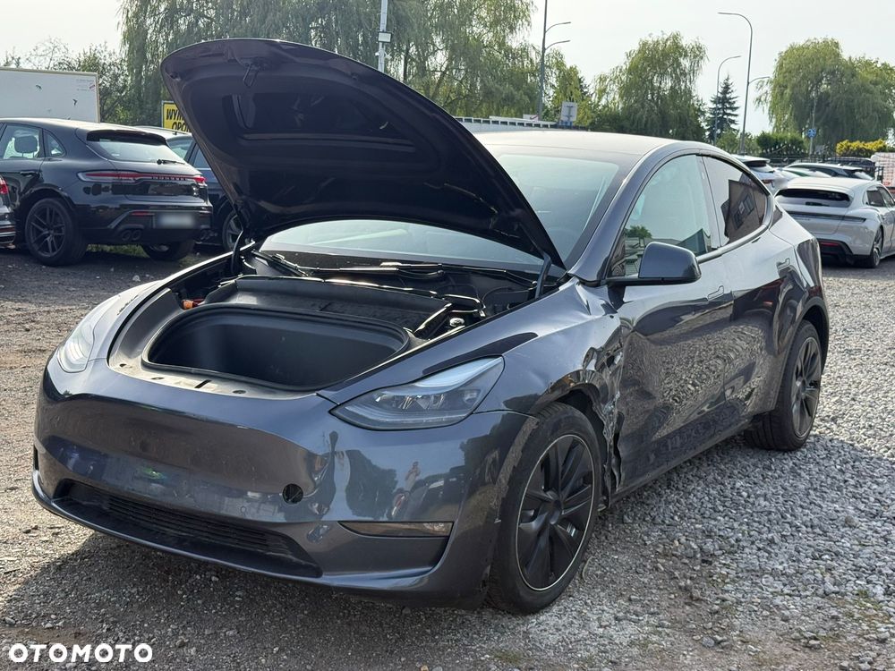 Tesla Model Y Long Range Dual Motor AWD - 4
