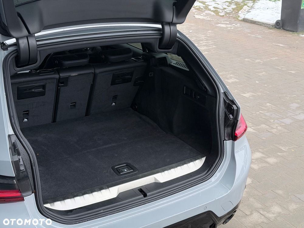 BMW Seria 3 330e PHEV M Sport - 12