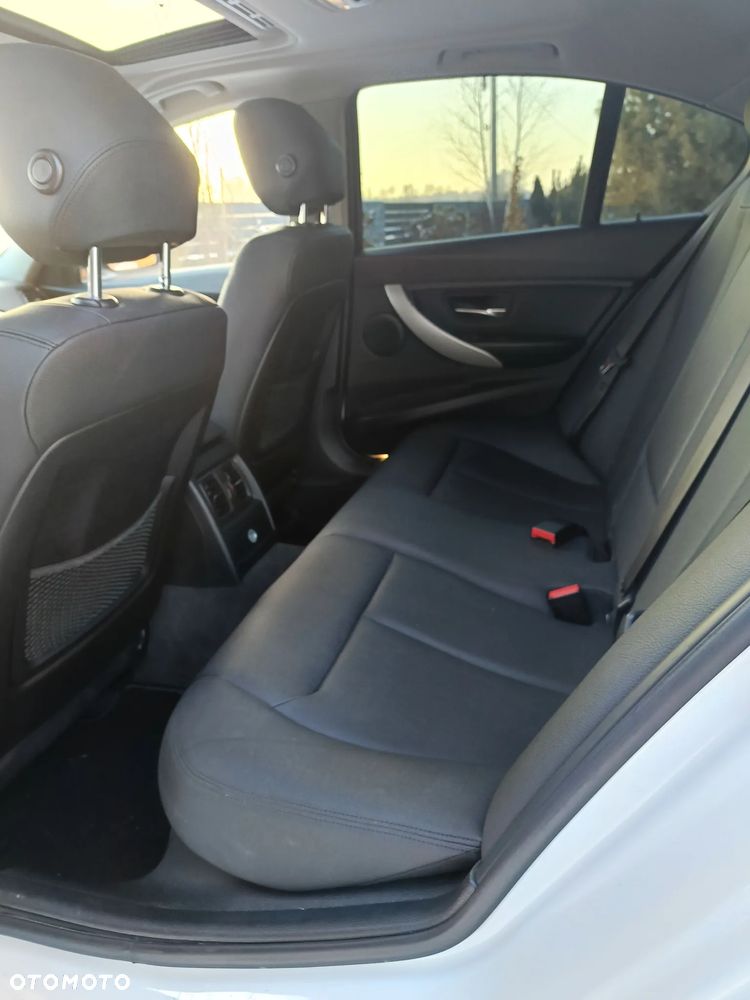 BMW Seria 3 320i - 11