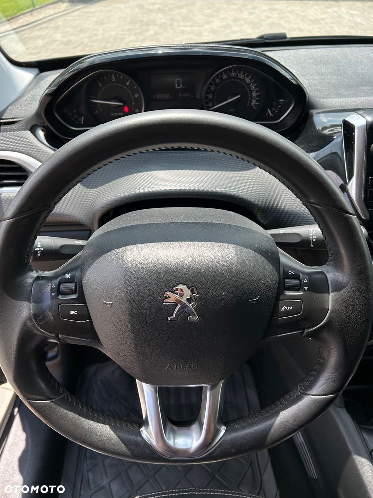 Peugeot 208 - 19
