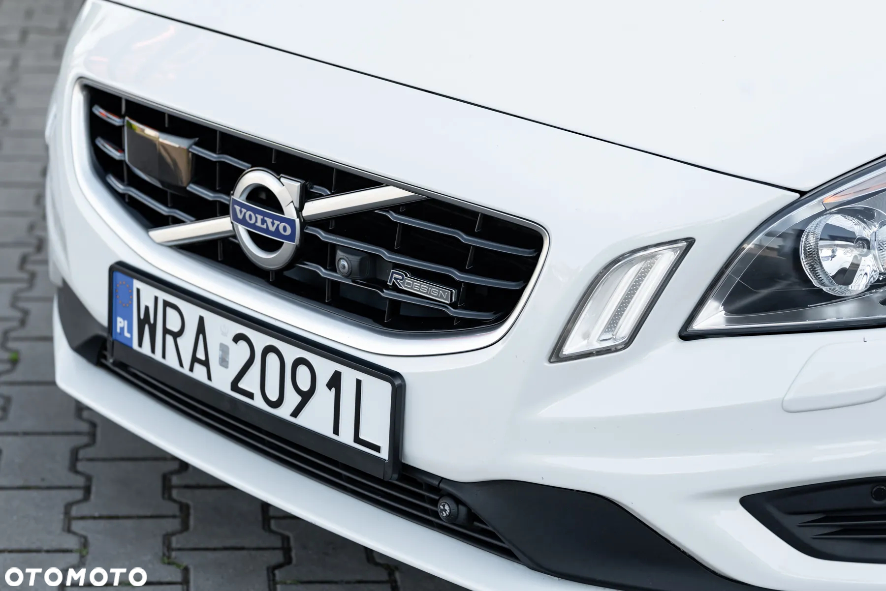 Volvo V60 D5 AWD R-Design - 16