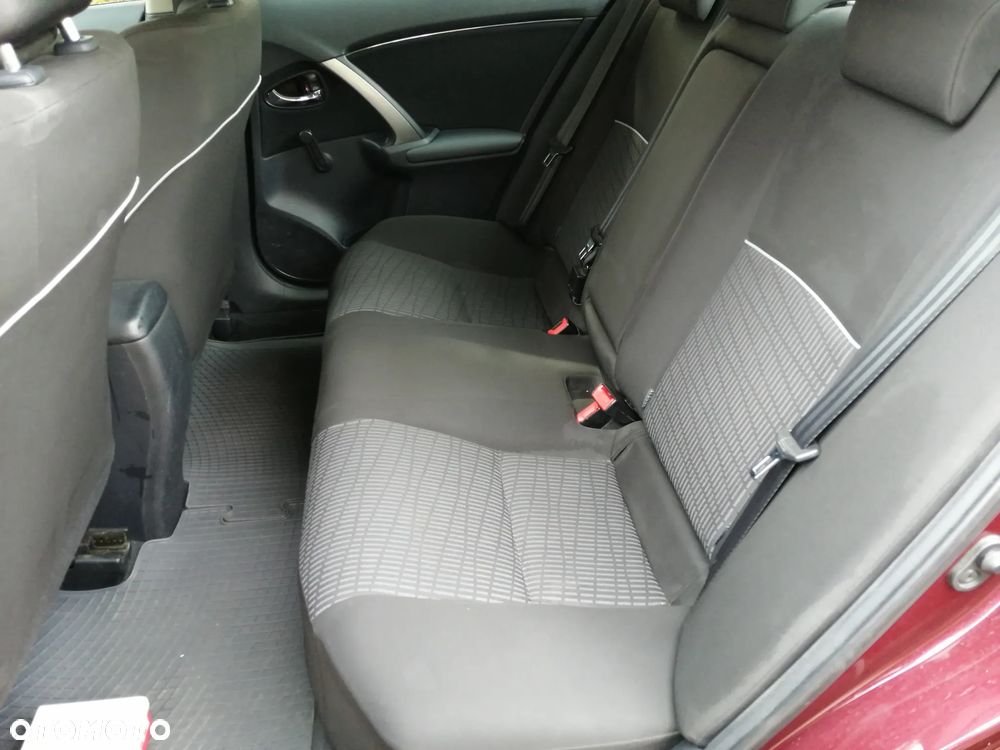Toyota Avensis 2.0 D-4D Active - 13