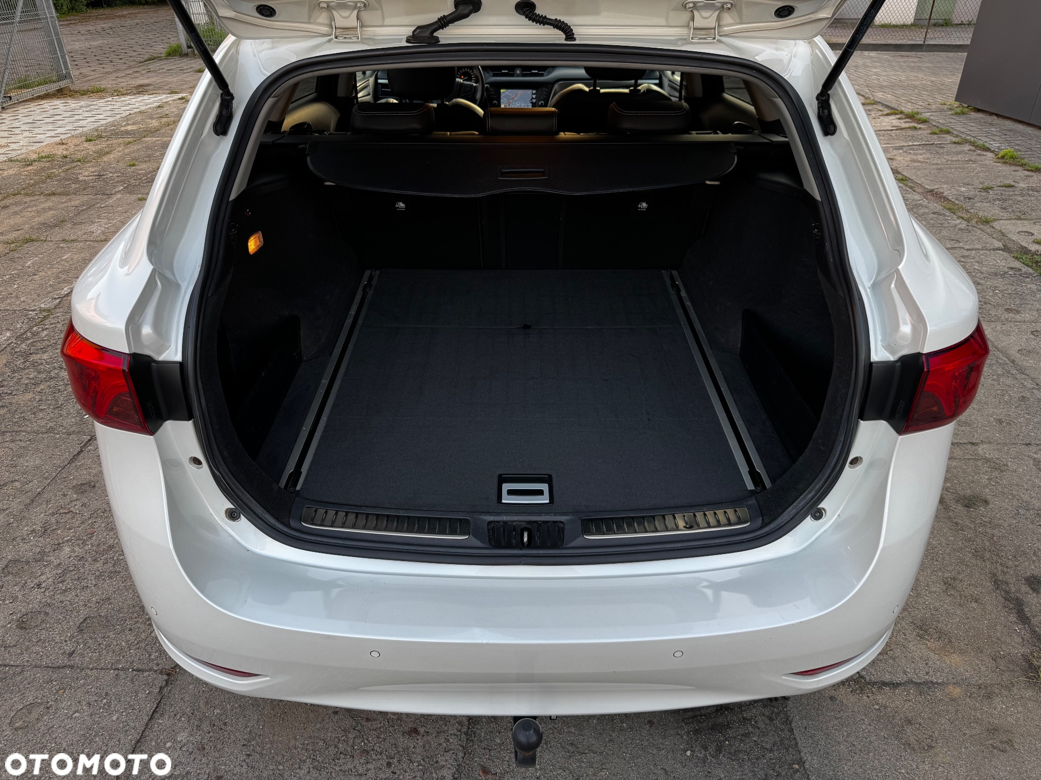 Toyota Avensis 1.8 Prestige MS - 27