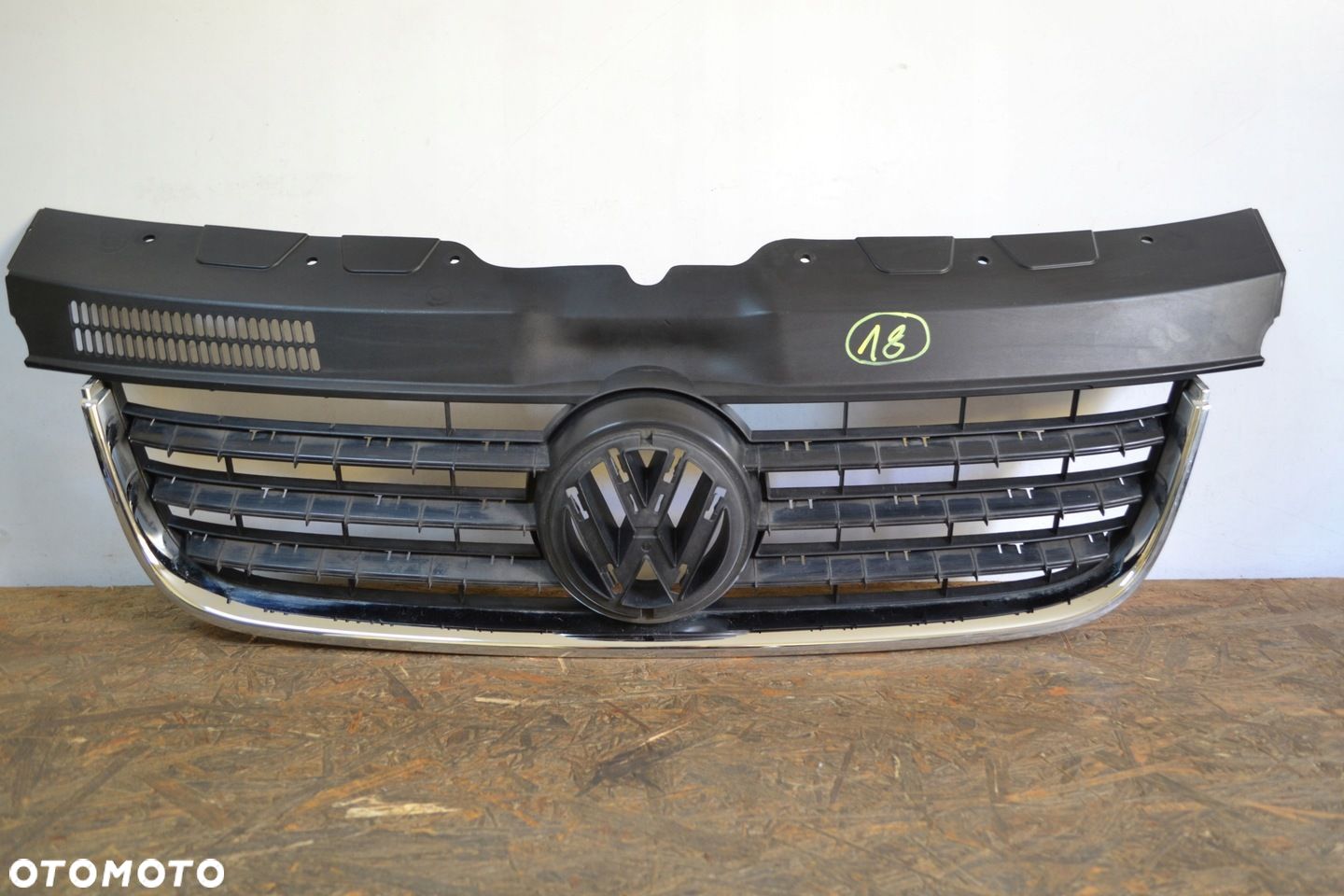 VW T5 MULTIVAN GRIL ATRAPA 7H5807101 - 1