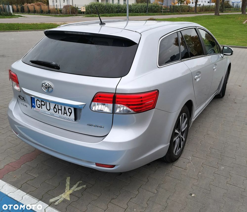 Toyota Avensis 2013 photo 4